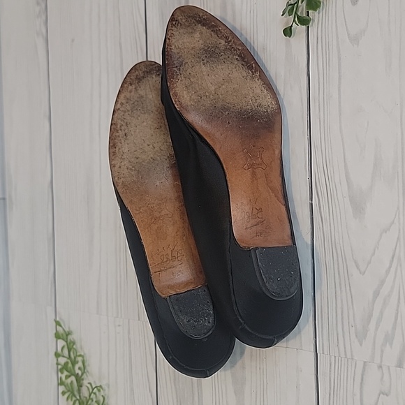 Vintage Erica Black Satin Low Heel Pumps by Huggins Shoes Womens Size 7.5AA - Picture 9 of 10